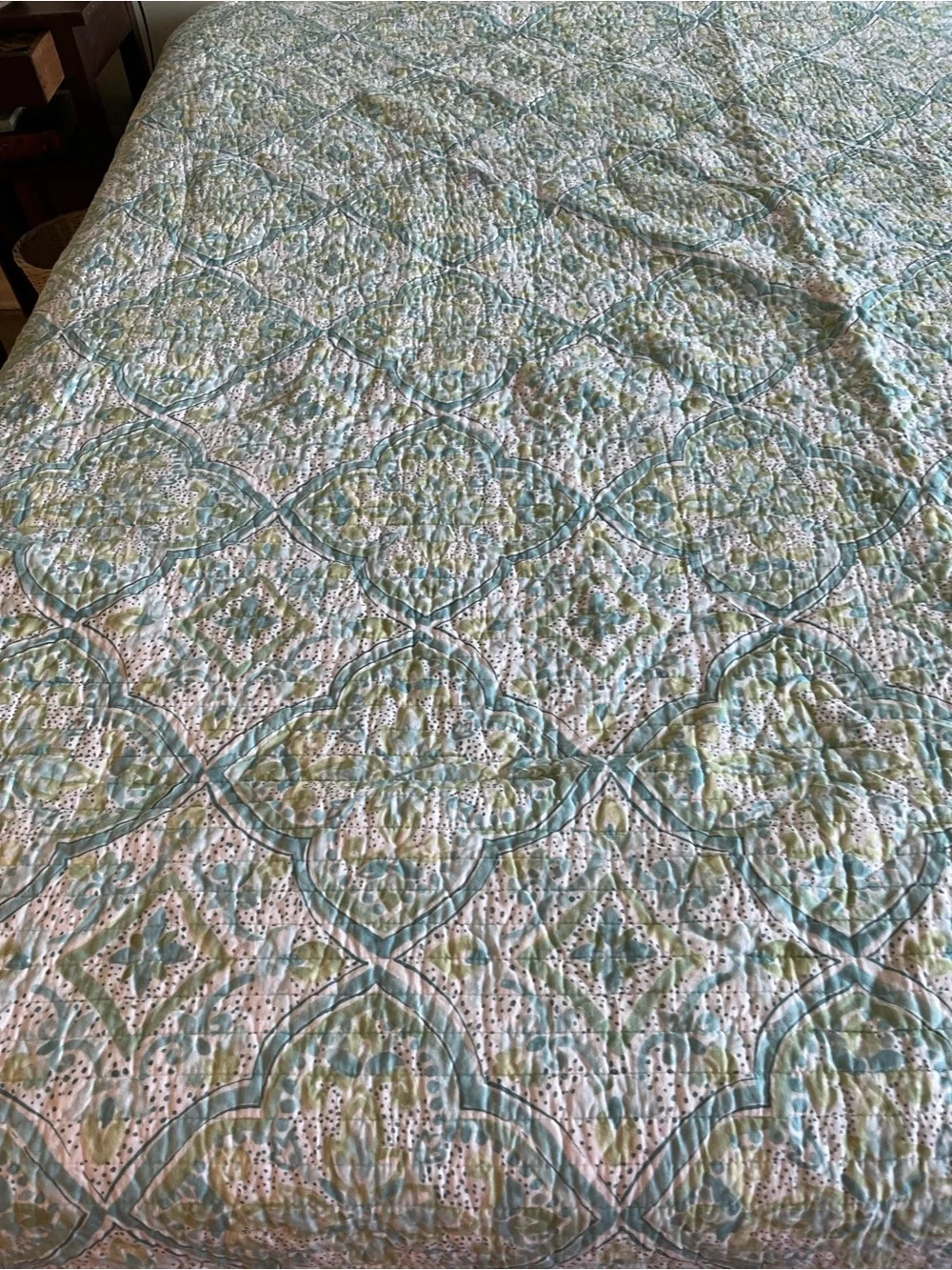Tahari Home Lomon Kaze Quilt Comforter Blue Tones w/ Geometric Floral 88